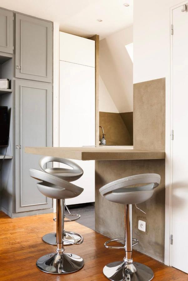 Beautiful With A View Of Eiffel Tower In Center Appartement *