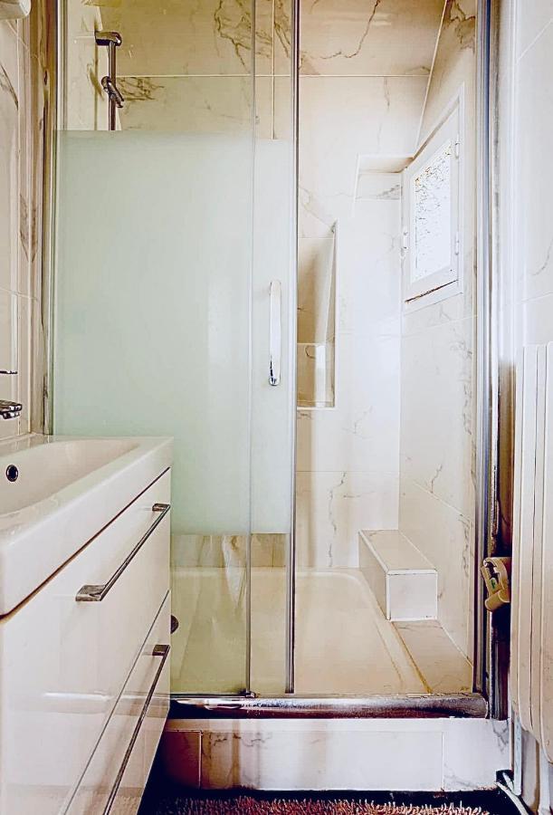 Beautiful With A View Of Eiffel Tower In Center Apartamento *