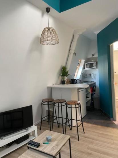 Studio Calme Et Refait A Neuf Apartment Paris