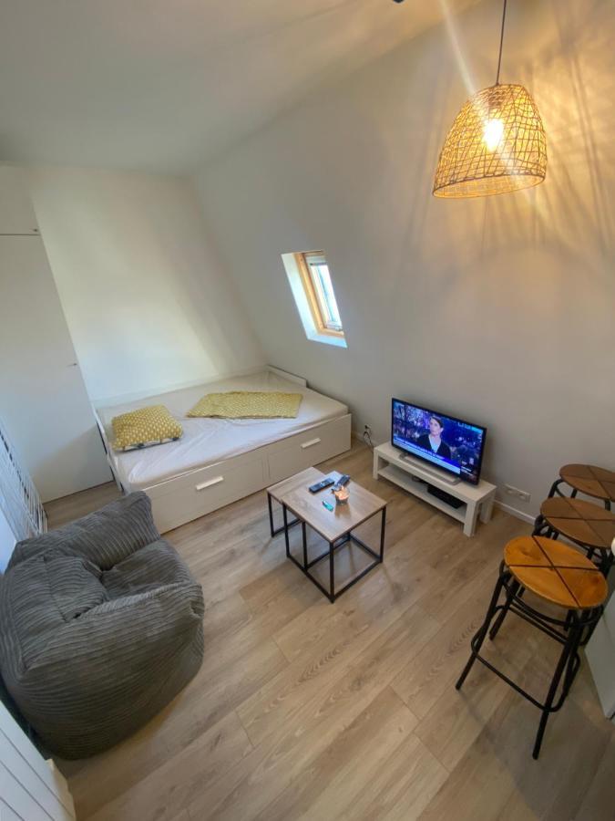 Studio Calme Et Refait A Neuf Paris