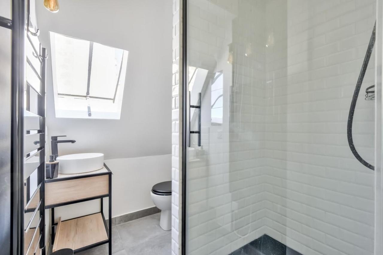 Charming Studio For 2 In The 8th District Apartment