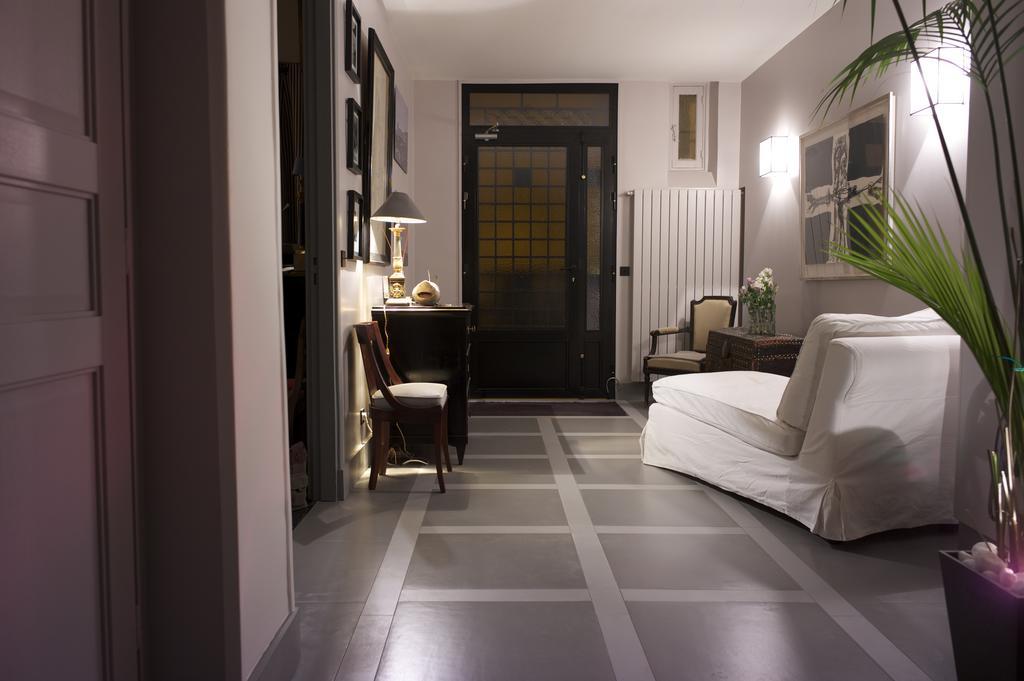 Du Square, Luxury Couette-café
