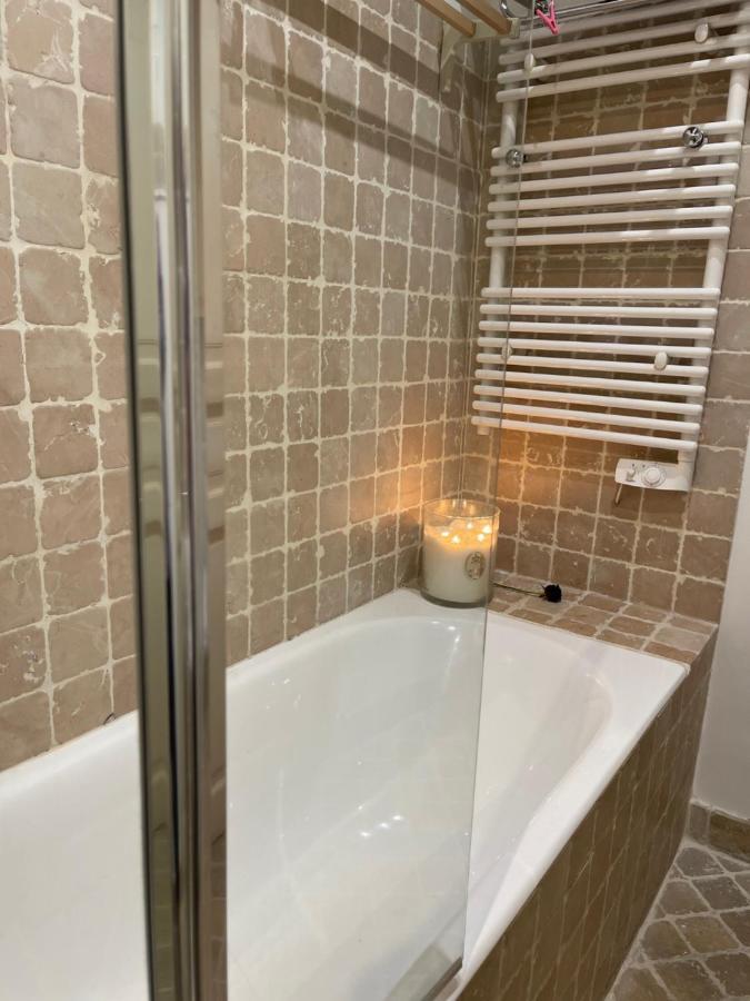 Quartier Montorgueil, Voie Pietonne, Dans Un Immeuble Du Xveme Apartment Paris