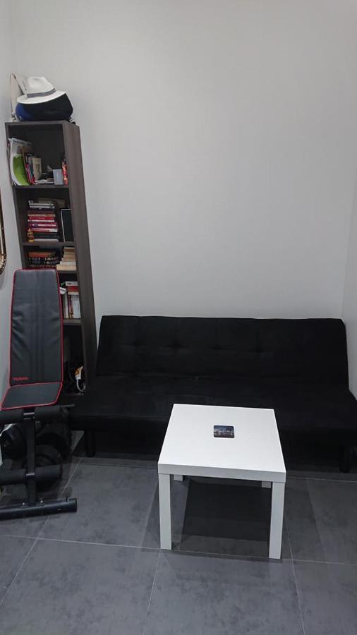 * Moulin Rouge Getaway * 1br + Desk + Gym Weights Paris