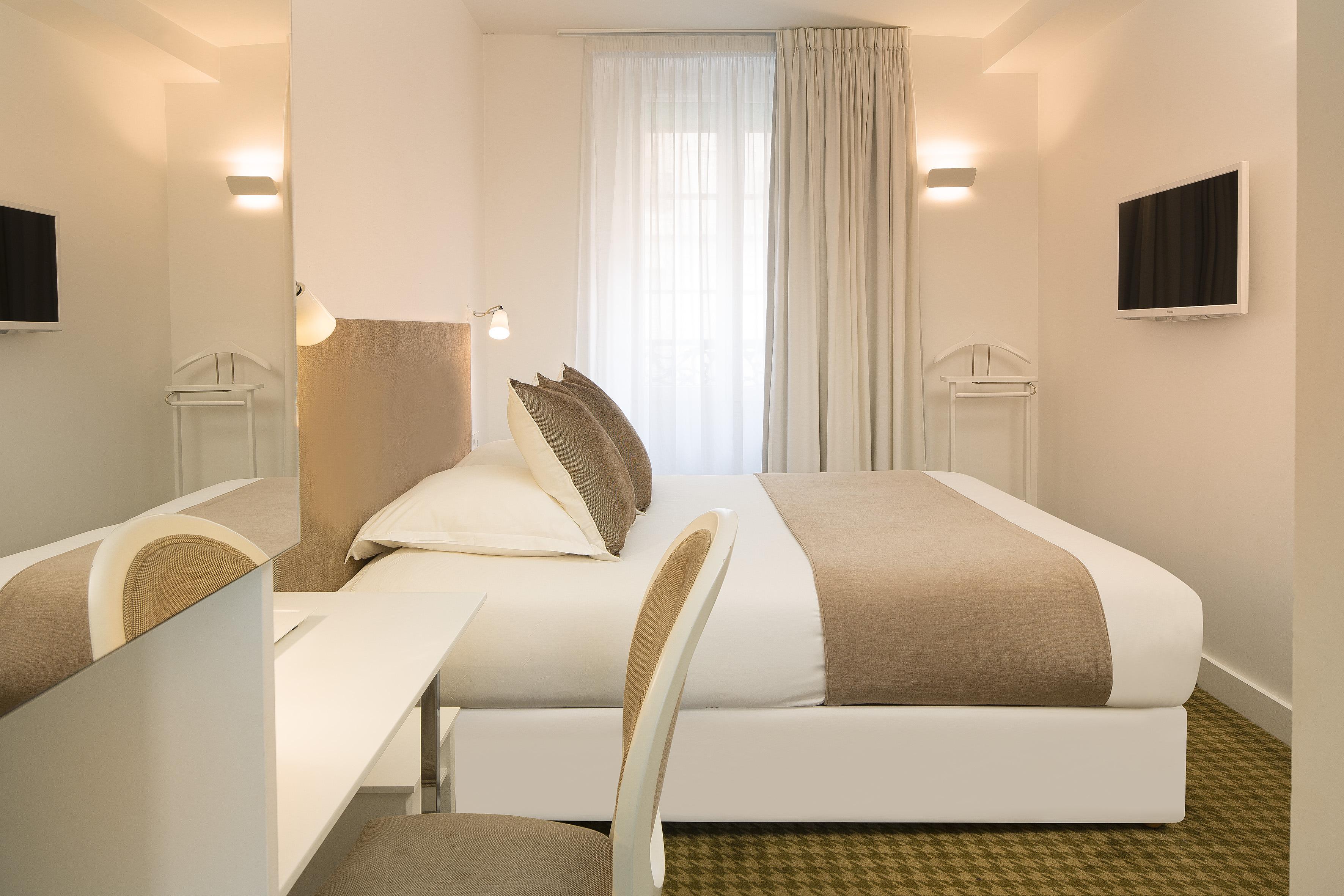 Mistral Hotel 3*