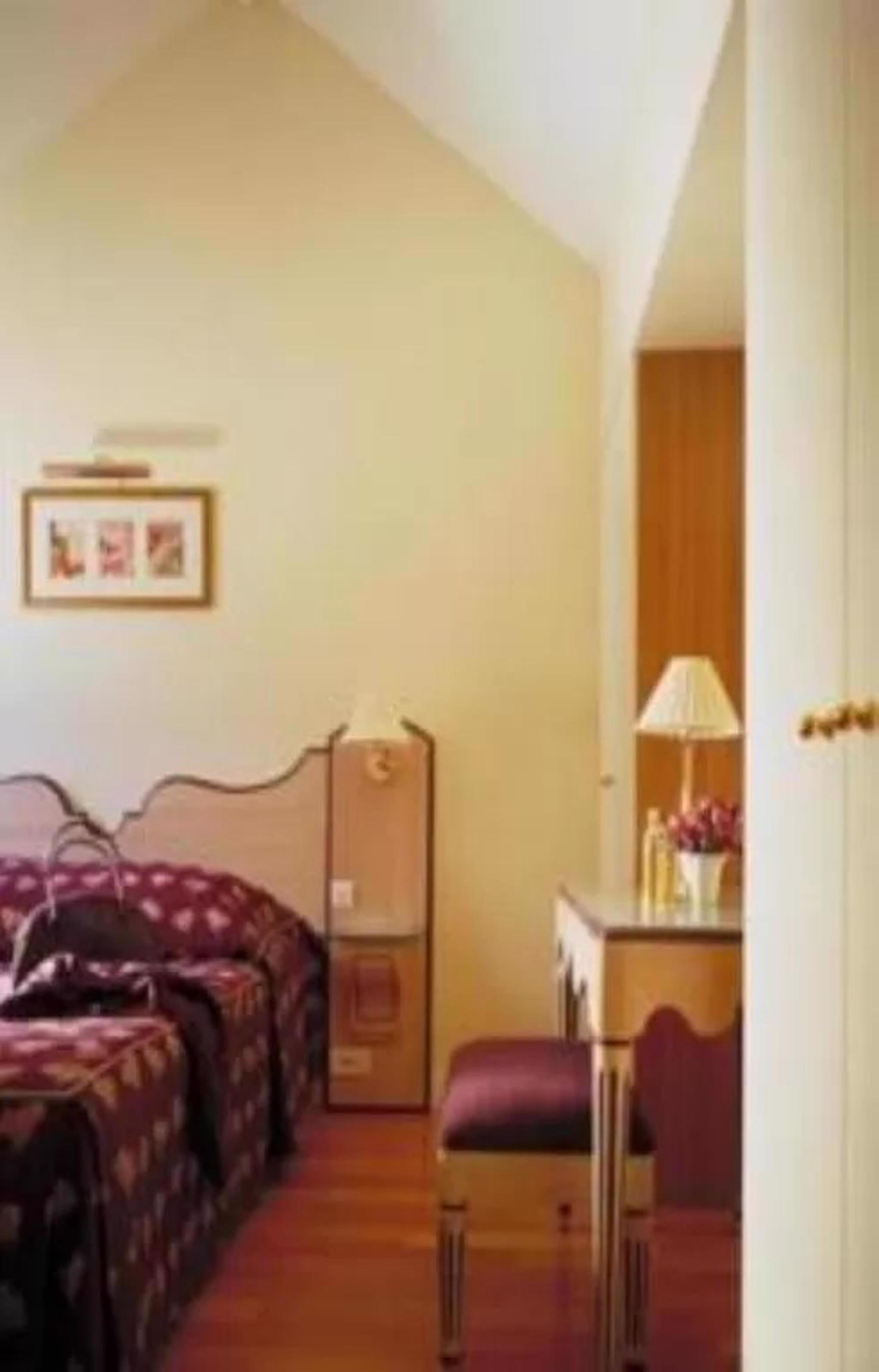 Hotel Unic Renoir Saint-germain 3*
