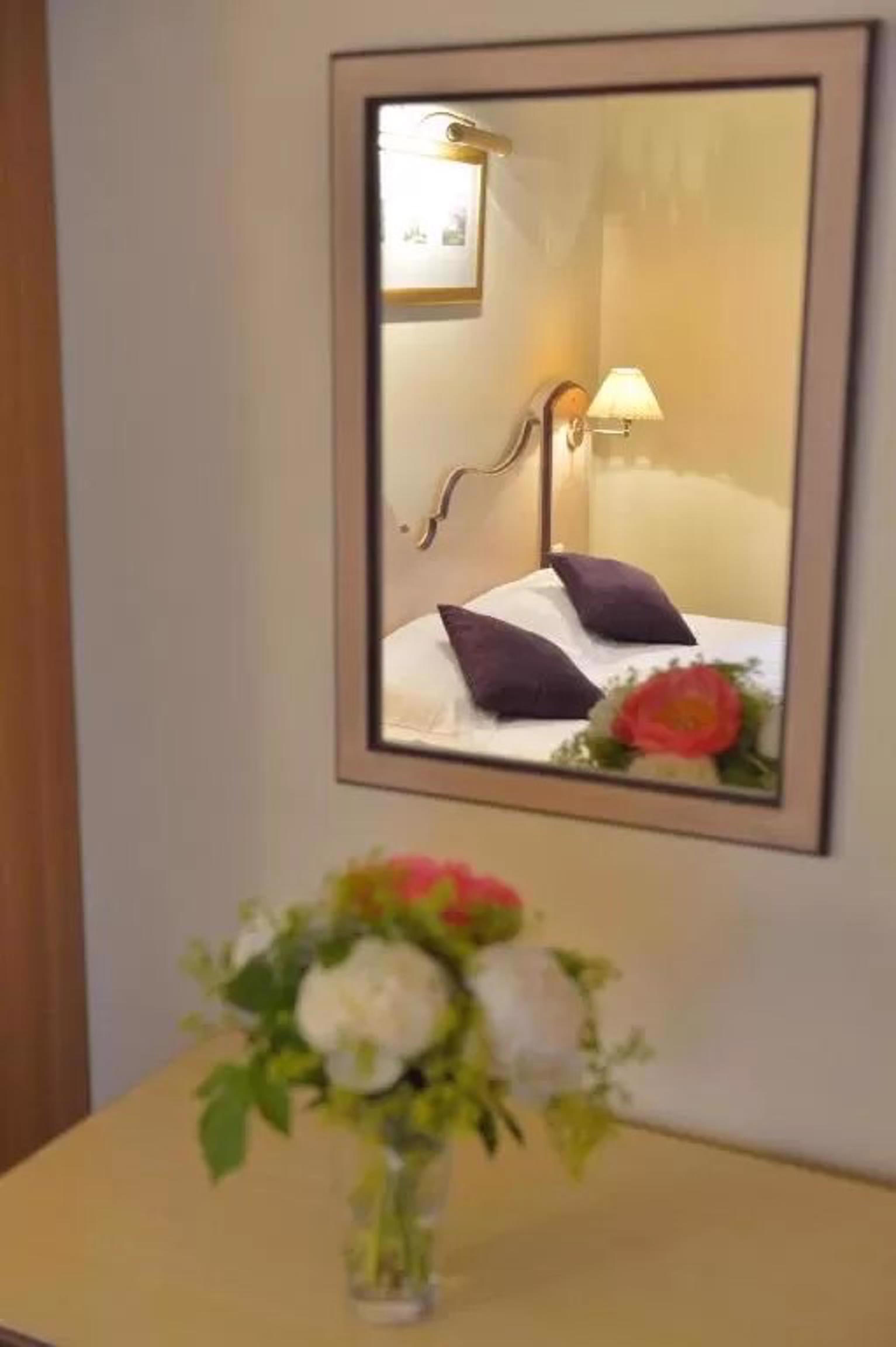 Hotel Unic Renoir Saint-germain 3*