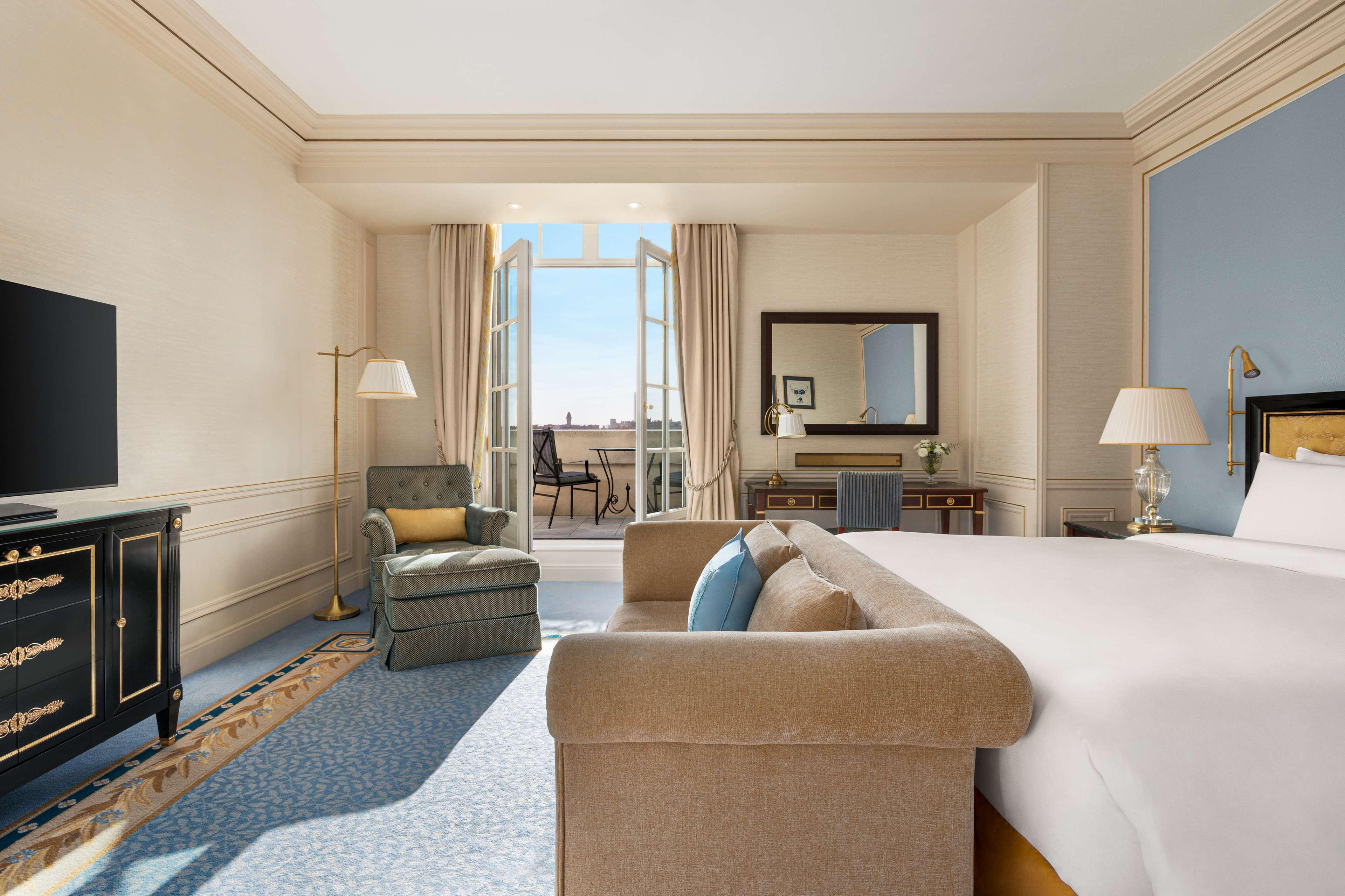 Shangri-la Hotel 5*