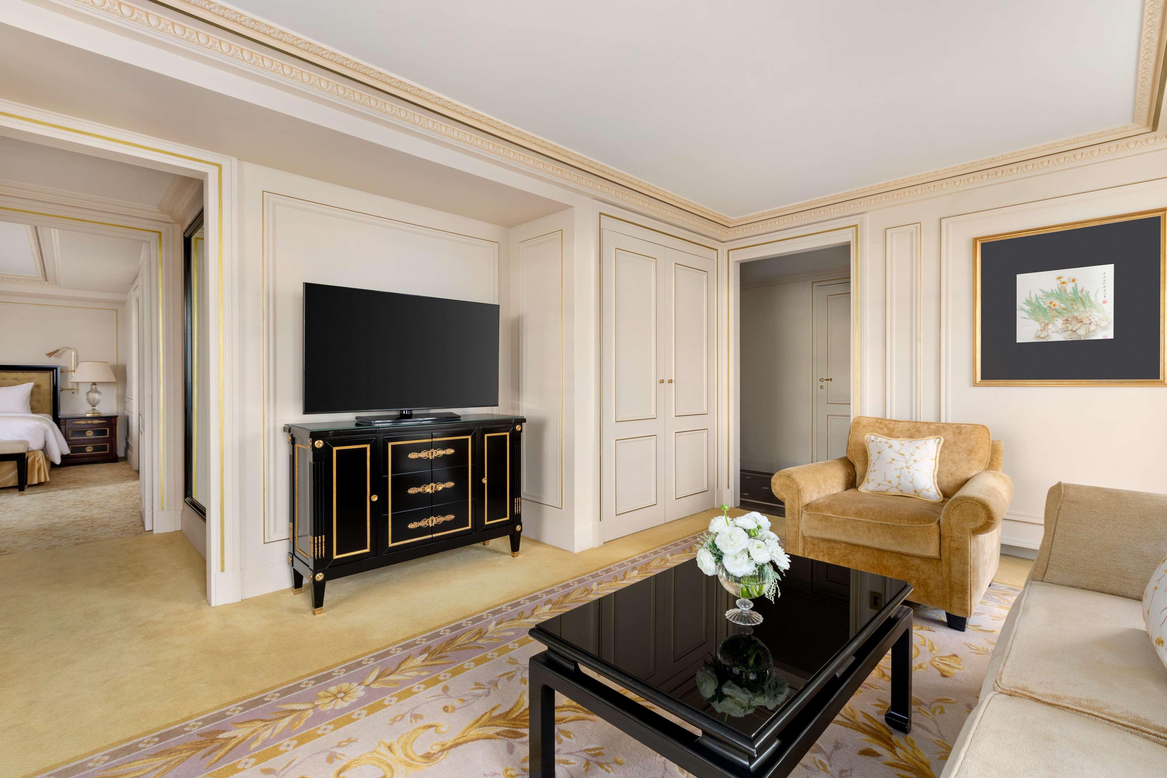 Shangri-la Paris
