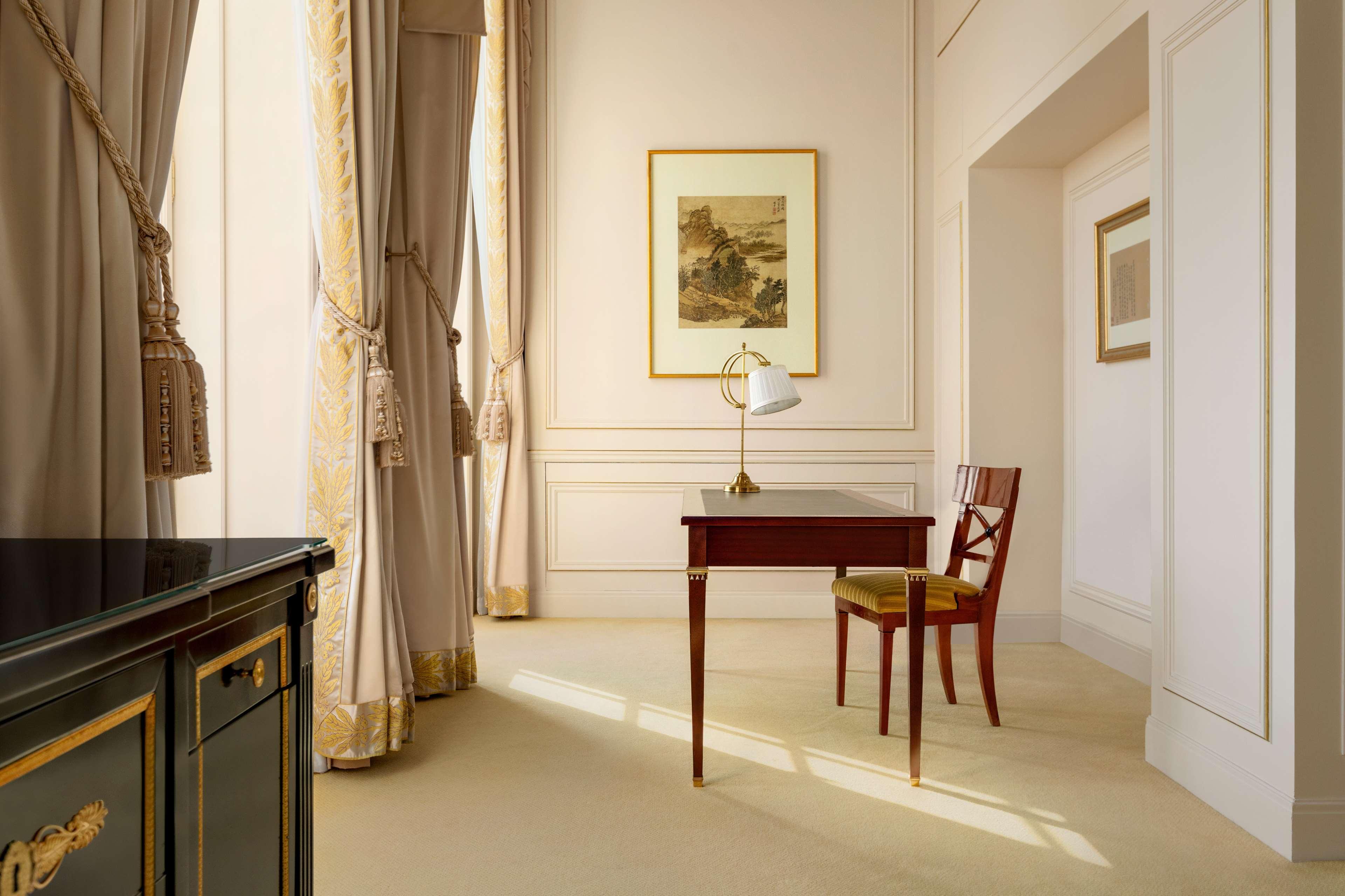 Shangri-la Hotel 5*