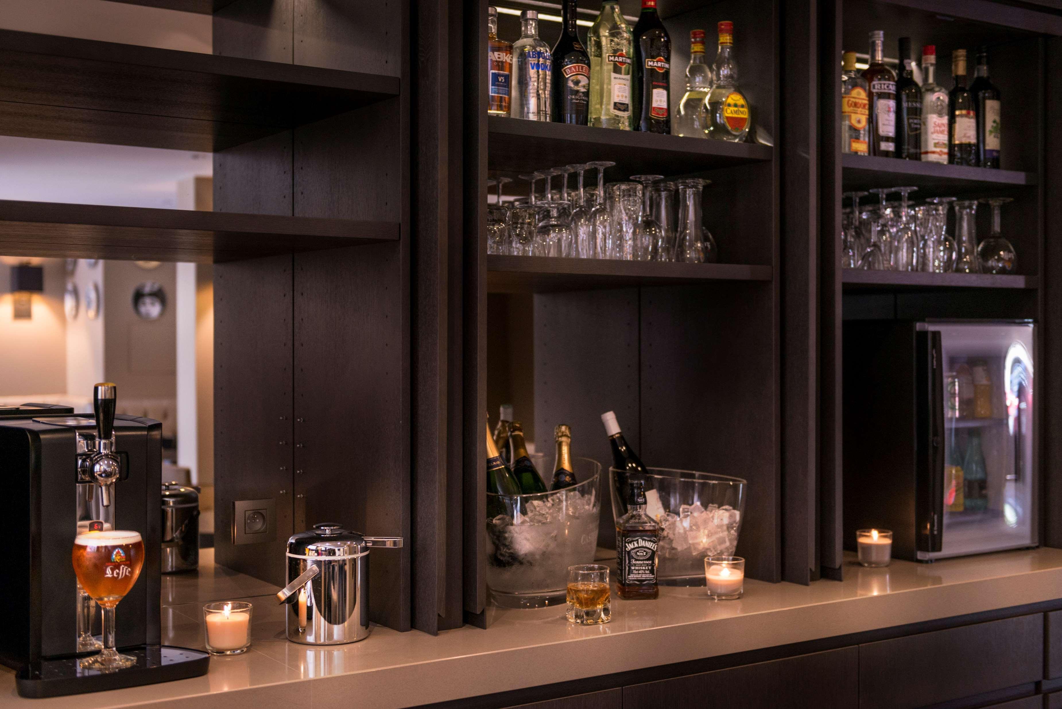 Hotel La Des Ternes 4*