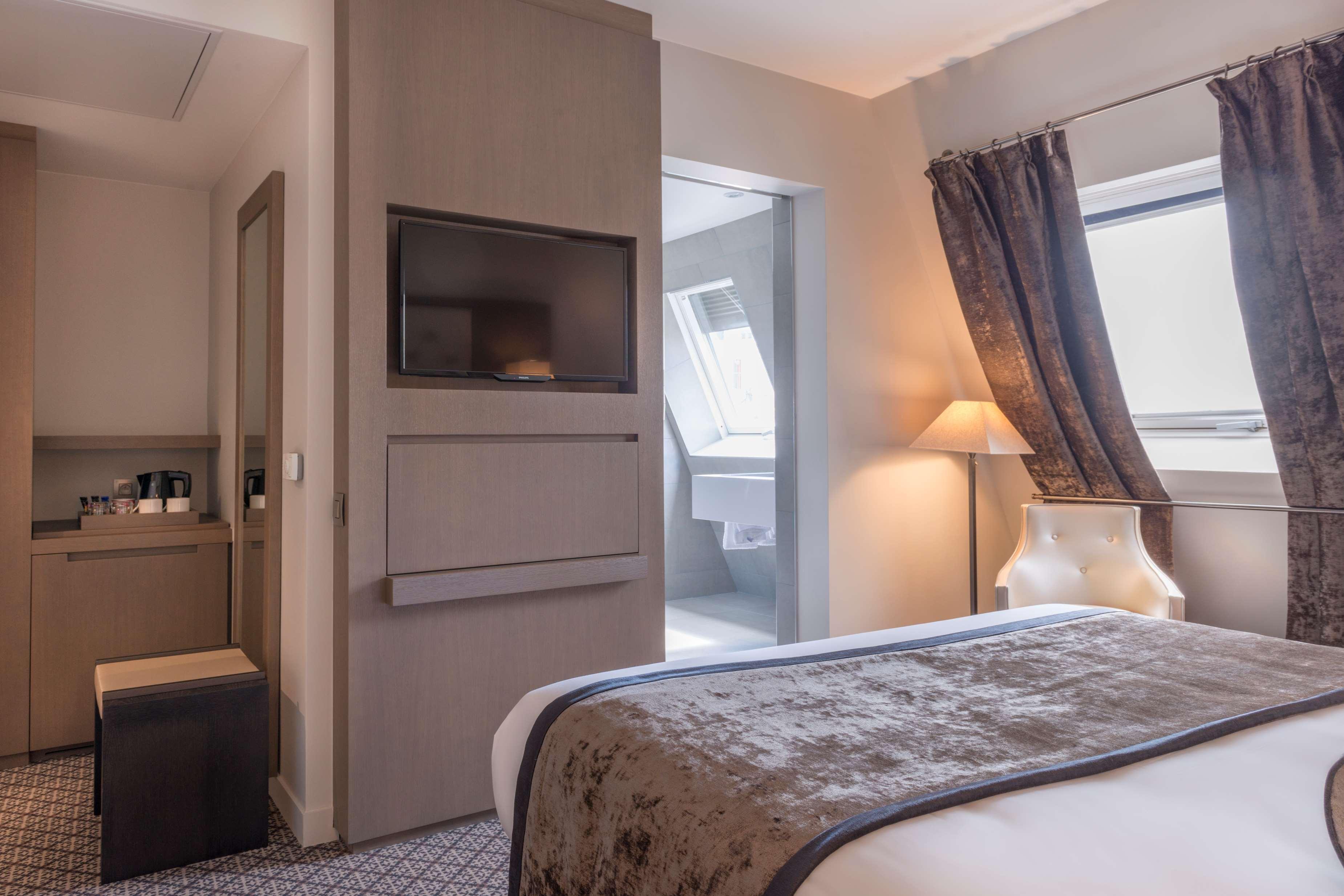 Hotel La Des Ternes 4*