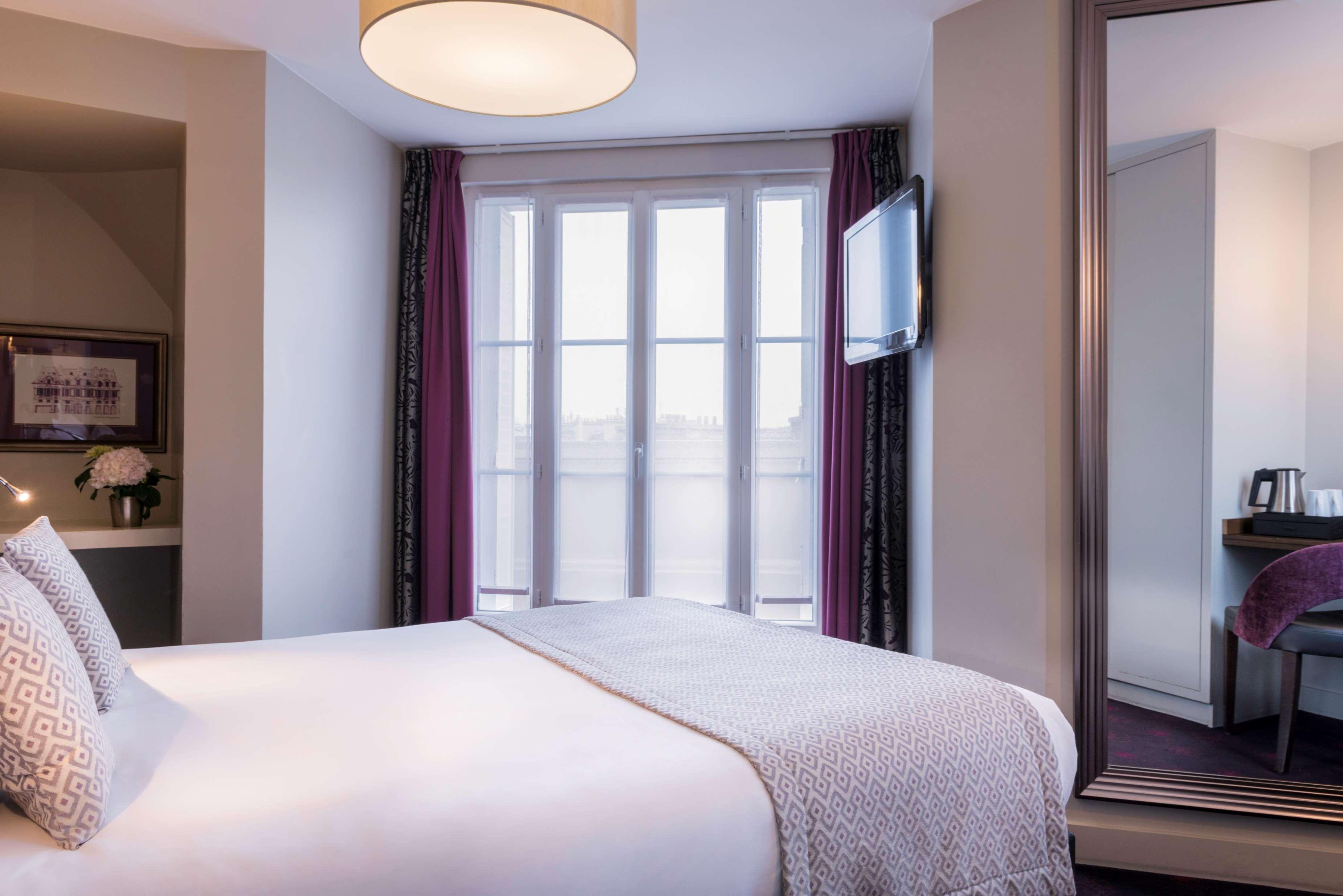 Hotel De Neuve By Happyculture 3*
