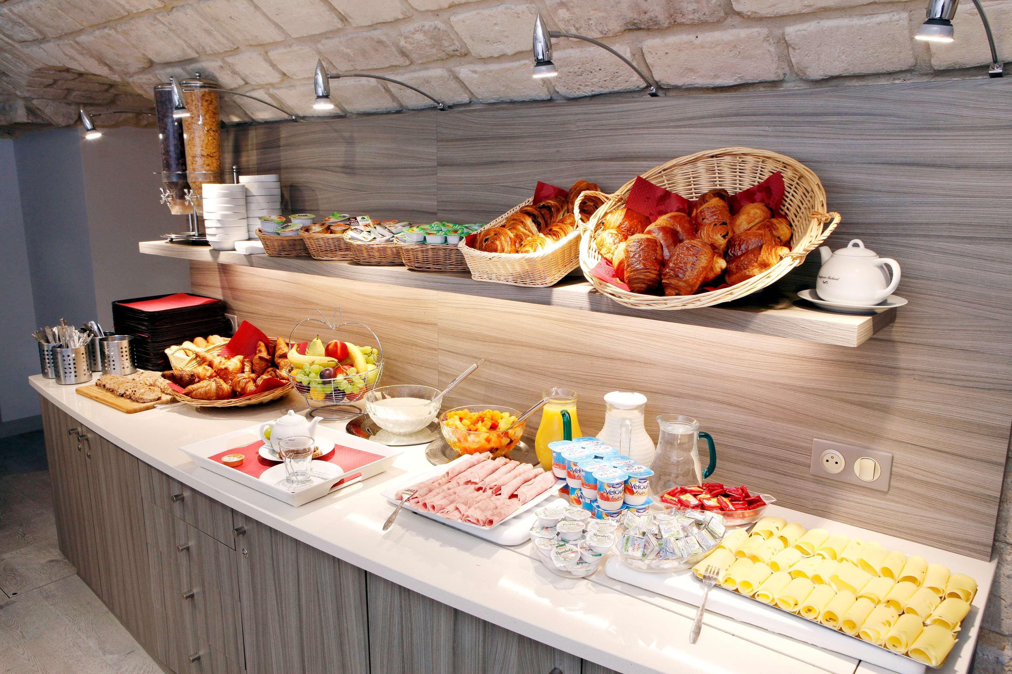 Sure By Best Western Gare Du Nord Hotel 3*