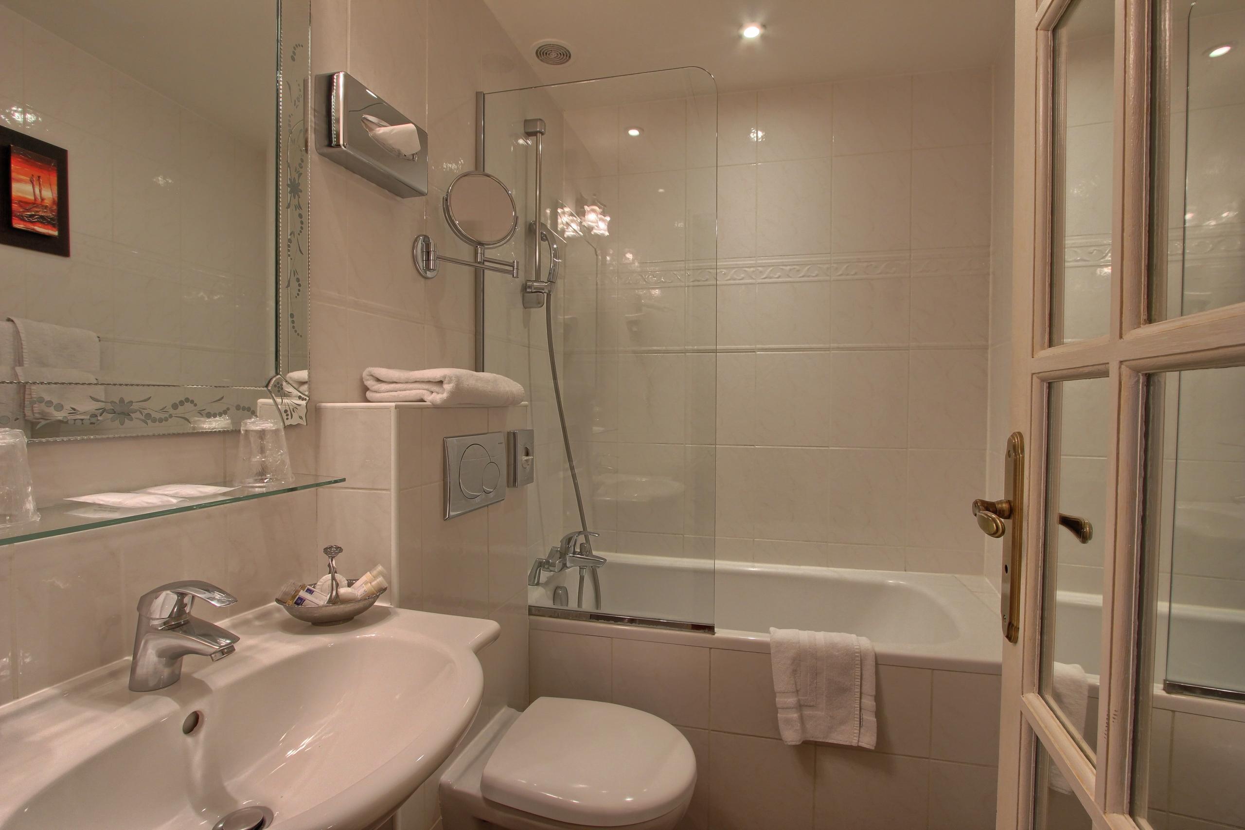 Timhotel Tour Montparnasse 3*