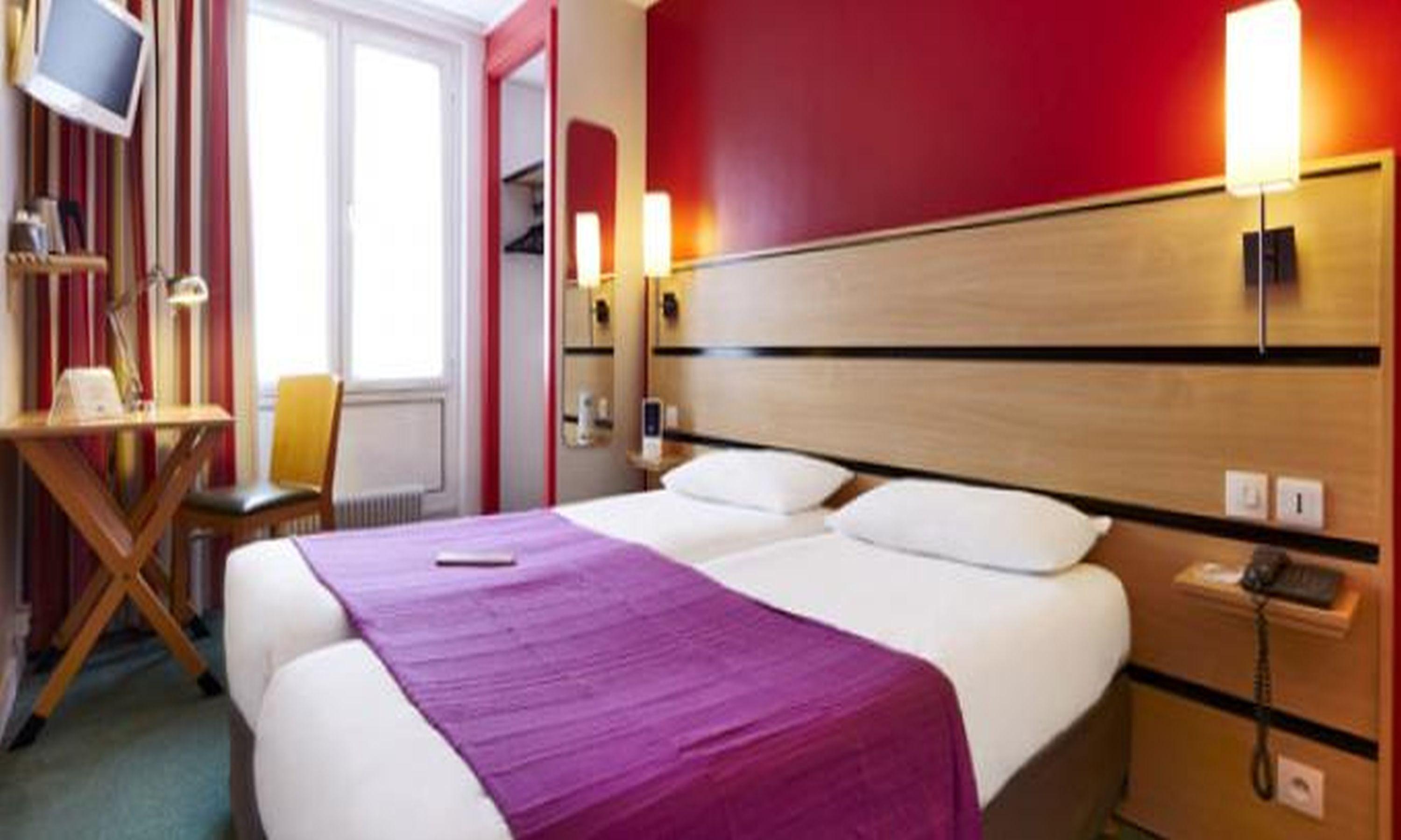 Kyriad 10 - Canal Saint Martin - Republique Hotel 3*