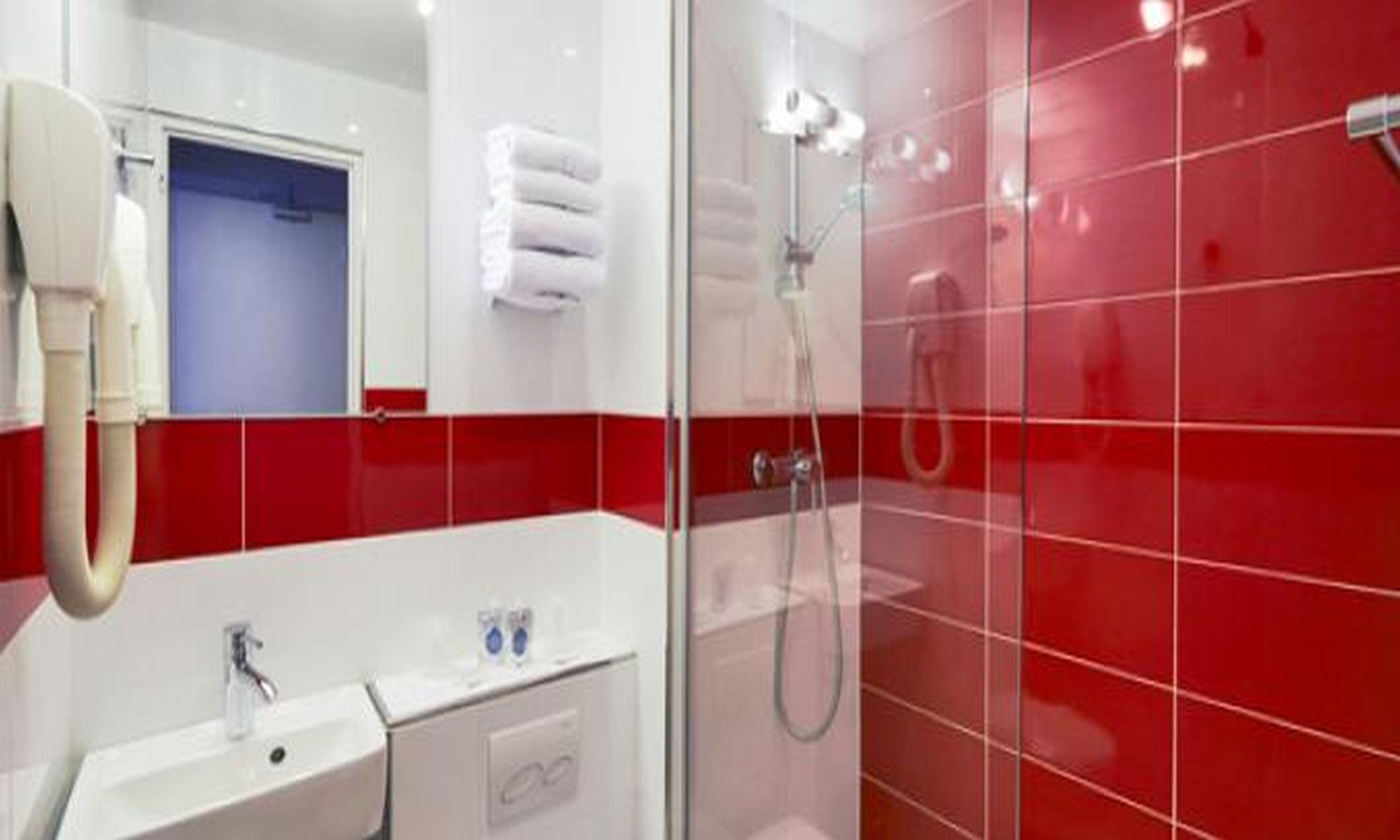 Kyriad 10 - Canal Saint Martin - Republique 3*