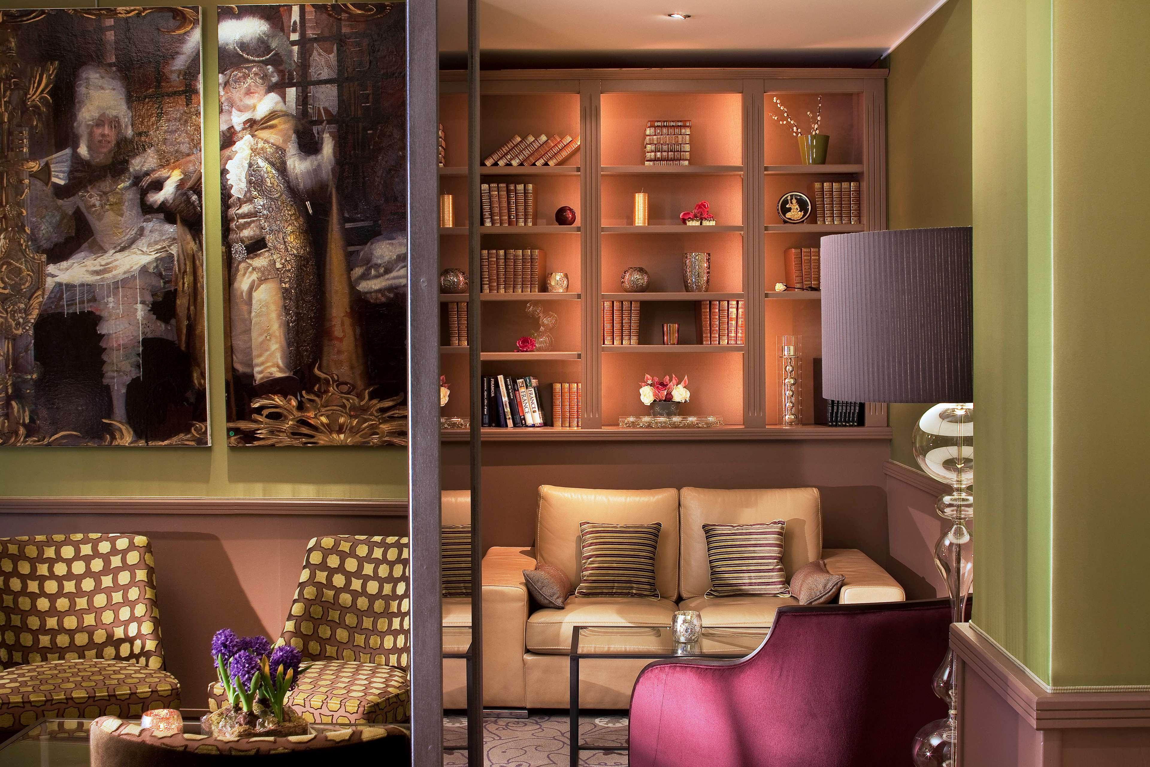 Hotel Western Anjou Lafayette Paris