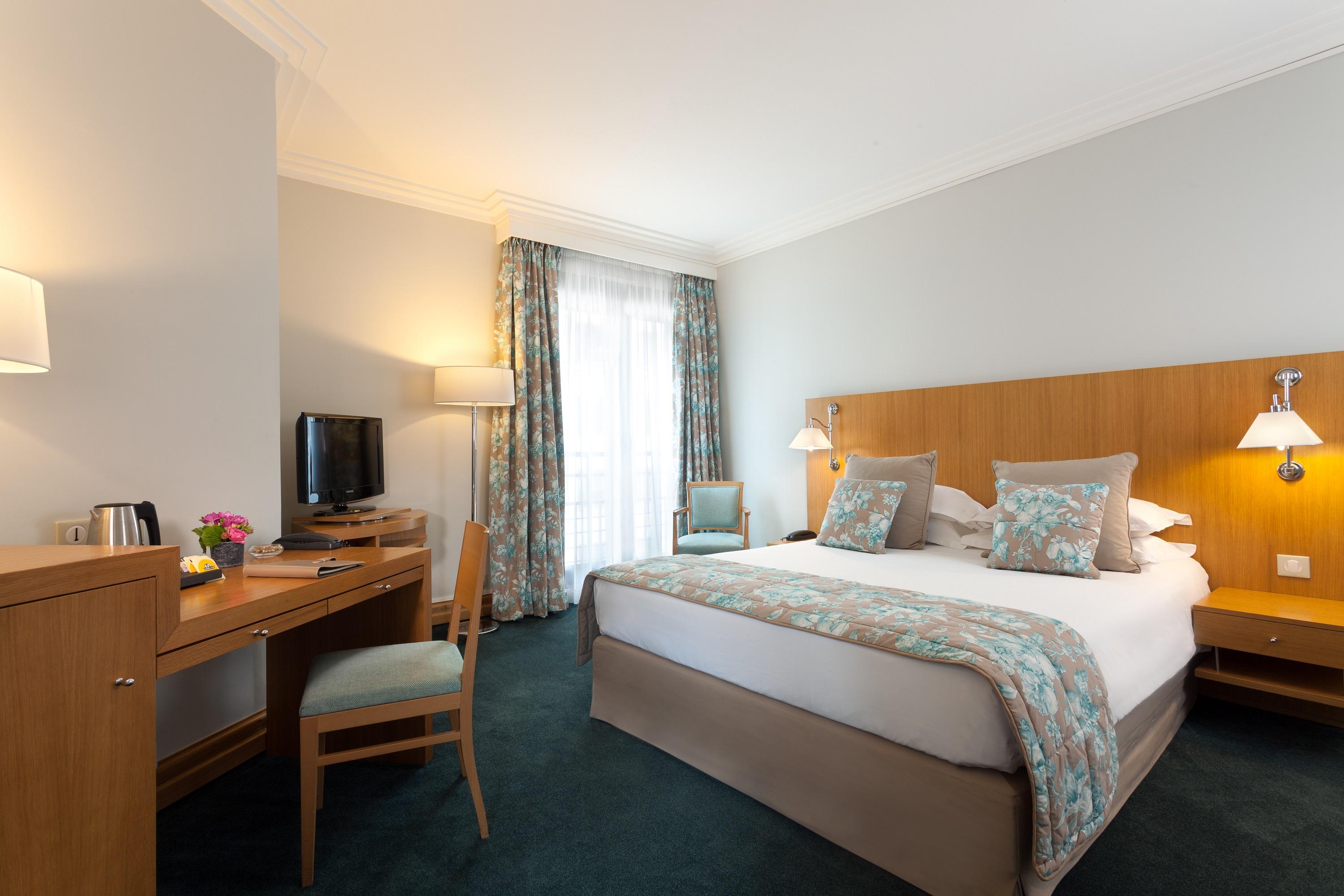 La Du Roy Champs Elysees Hotel