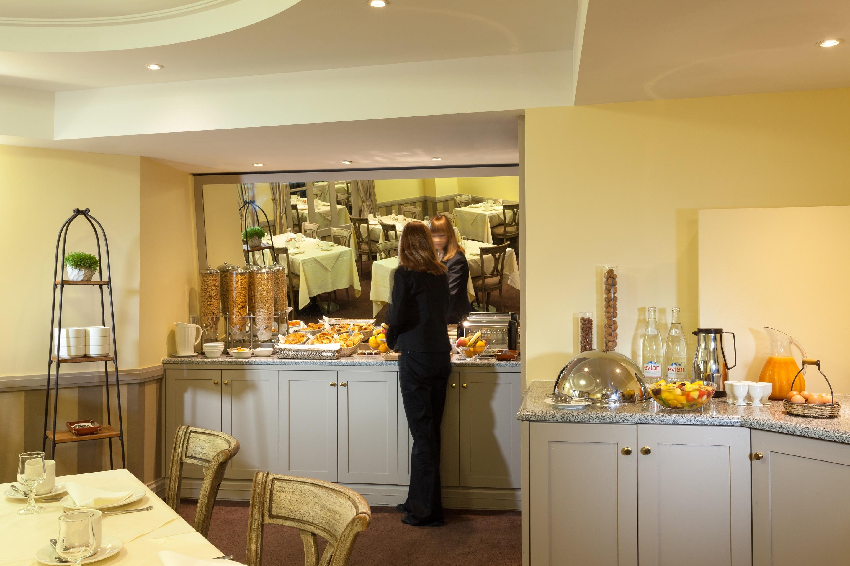 La Du Roy Champs Elysees Hotel 4*