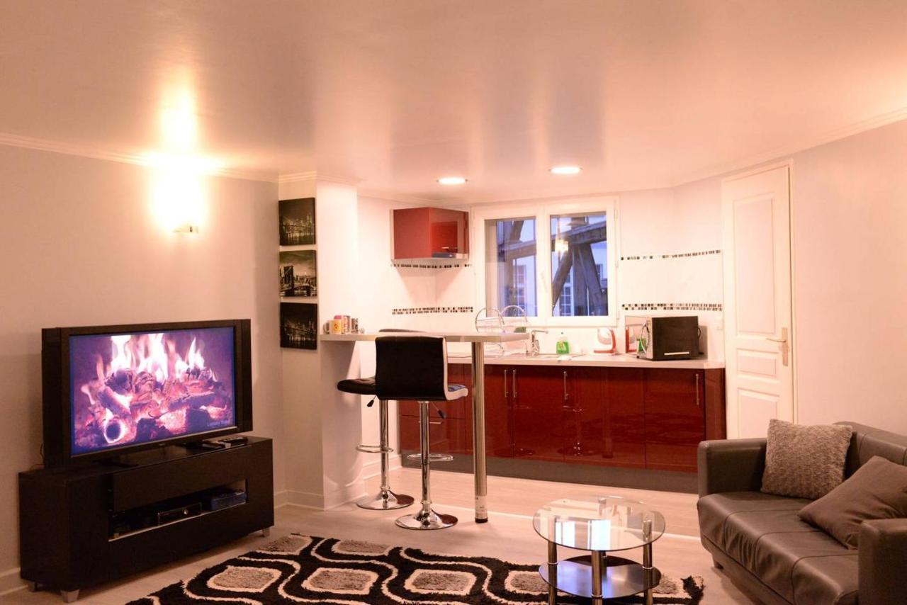 Beau Meuble 2min Du Moulin Rouge Apartment