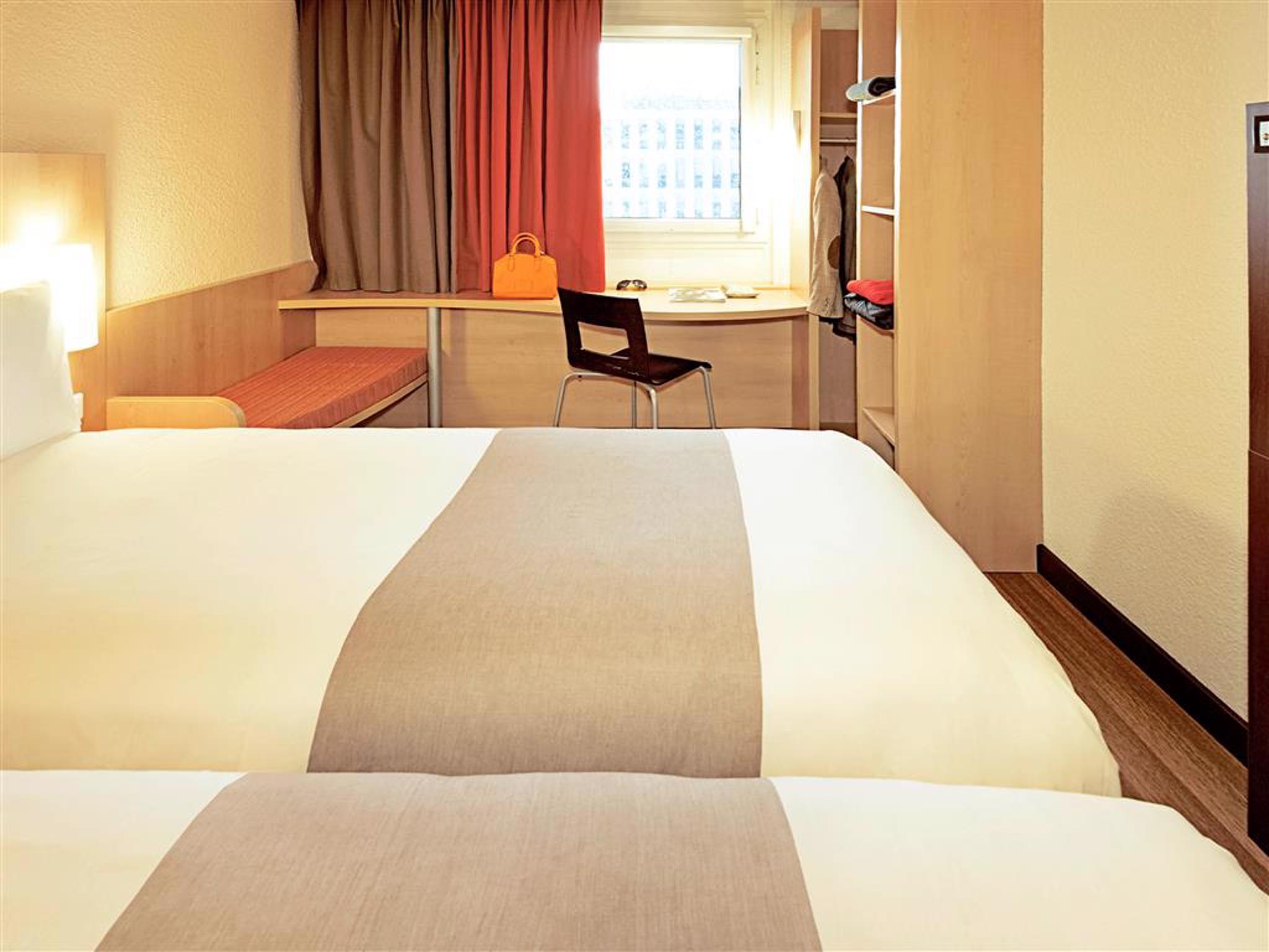 Ibis Ornano Montmartre Nord 18eme 3*