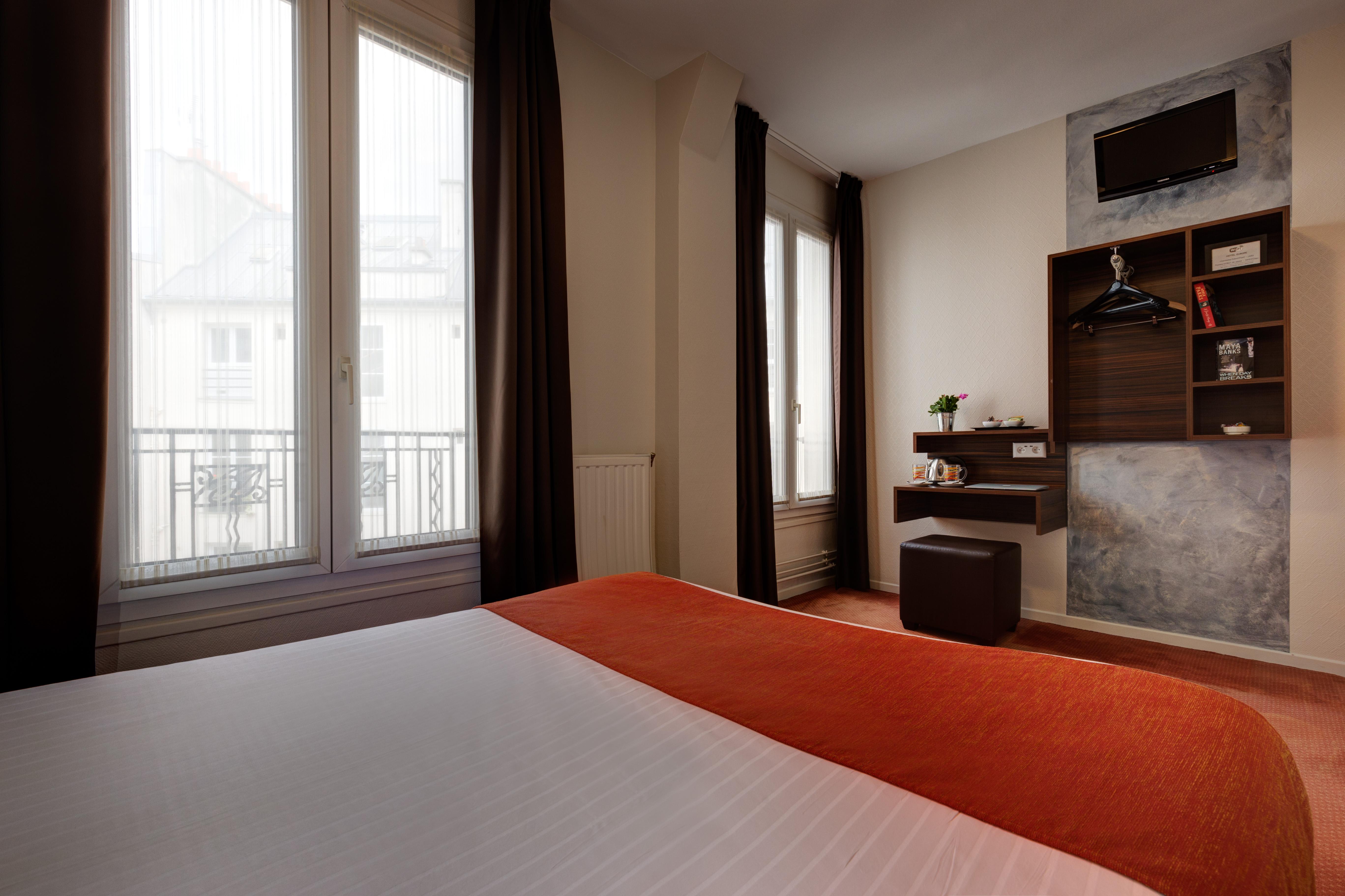 Lena Hotel 3*