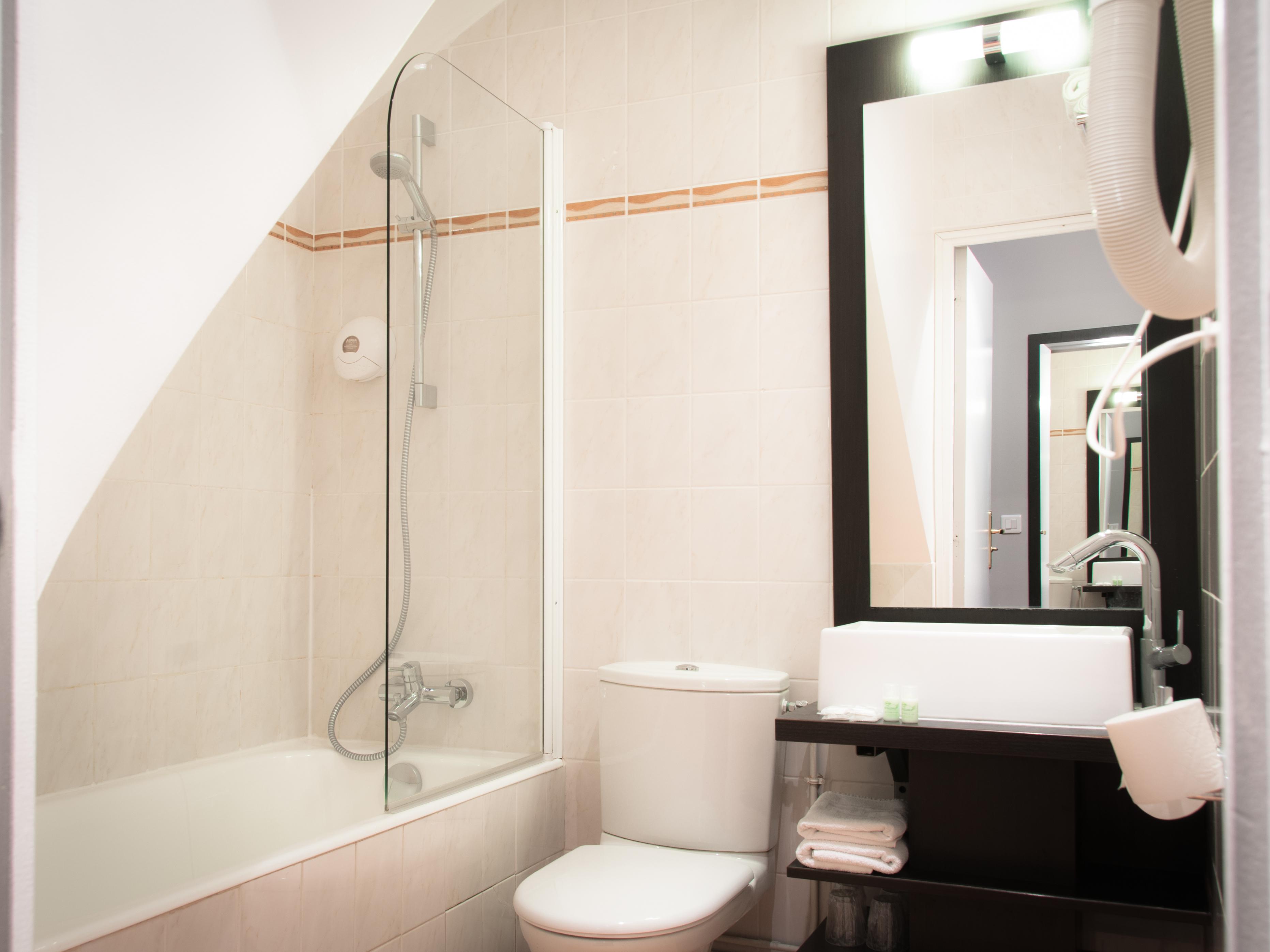 Hotel Des Deux Avenues 3*