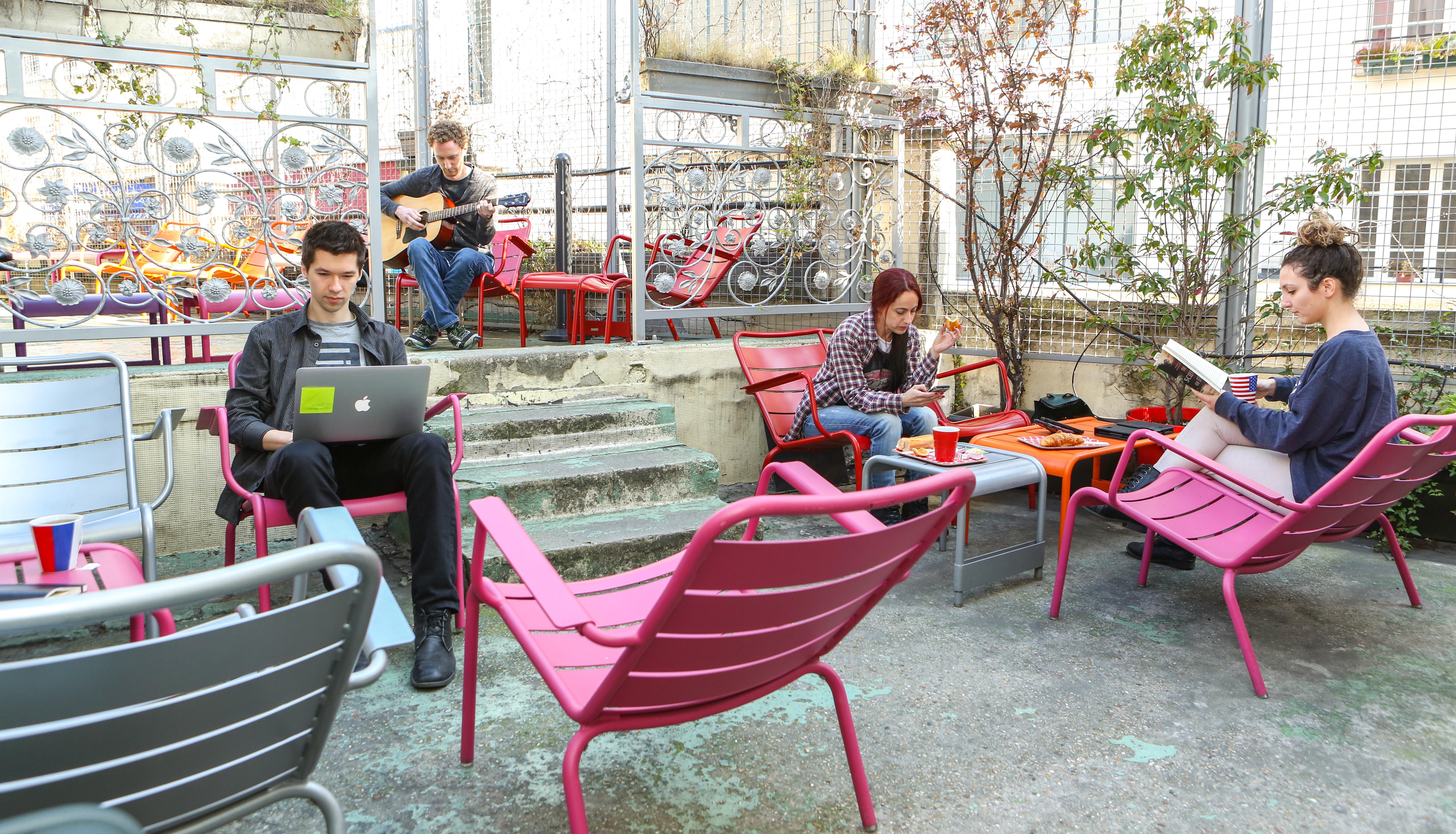 Albergue Le Village Montmartre By Hiphophostels
