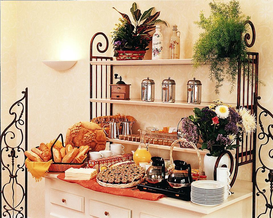 Hotel Delambre 3*