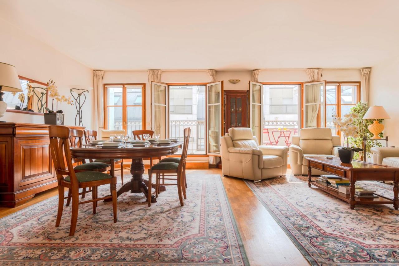 Apartment Beaudelaire Center Paris