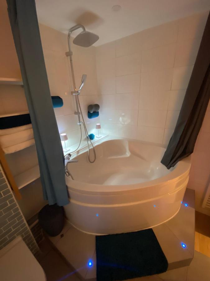 Cosy Courcelles Apartment