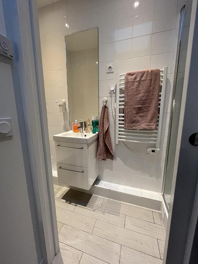 Studio Near Eiffel Tower + Arc De Triomphe