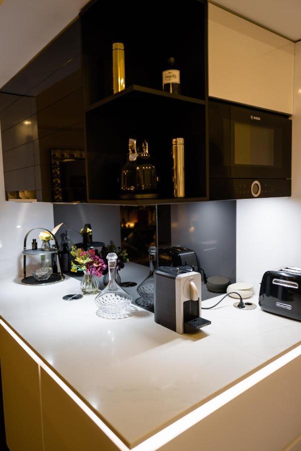 Luxury Flat With Private Rooftop - 18