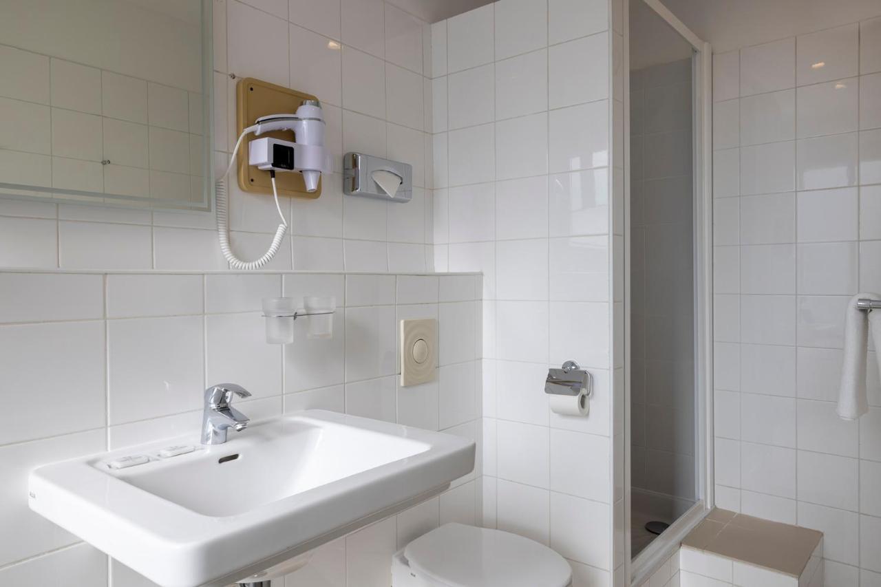 Nude - Color Vision Hotel