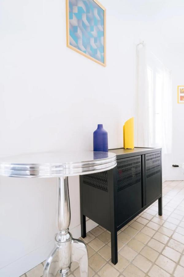 Unique And Bright Studio In Apartment