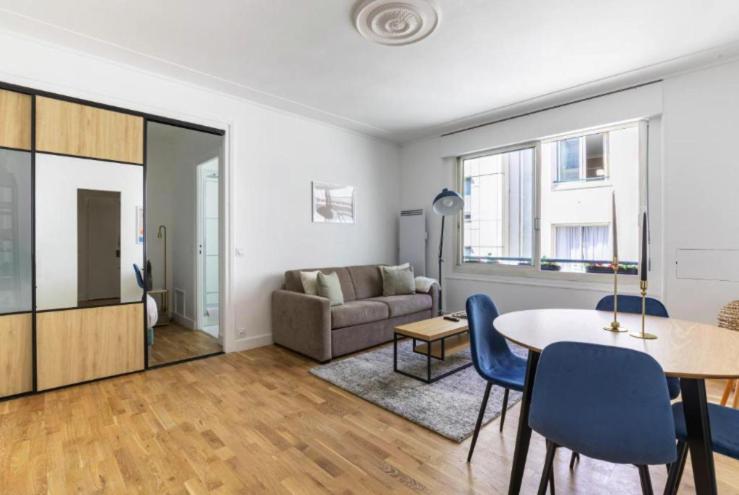 26 Montaigne/place De L'alma : Beautiful 4p *