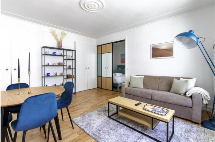 26 Montaigne/place De L'alma : Beautiful 4p Apartment