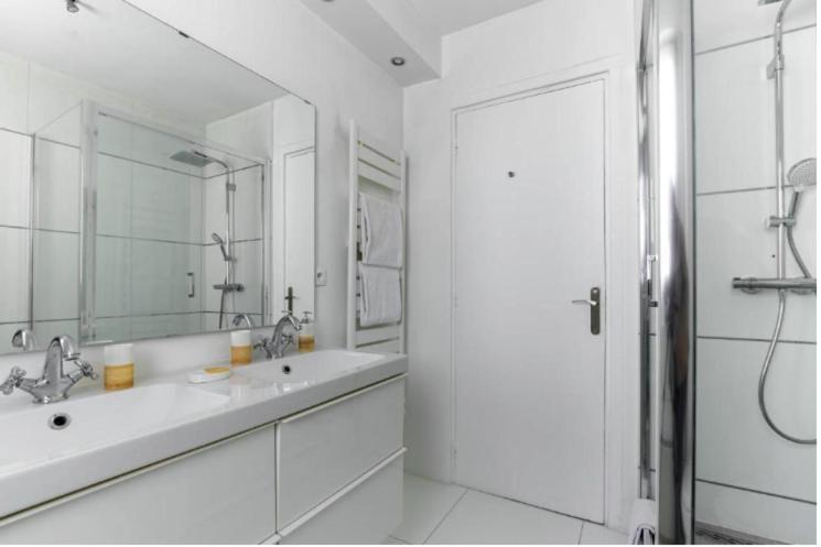 26 Montaigne/place De L'alma : Beautiful 4p Paris