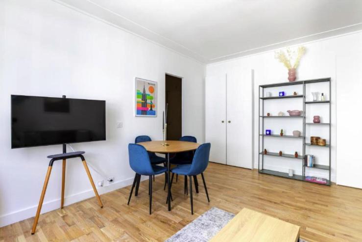 26 Montaigne/place De L'alma : Beautiful 4p Apartment