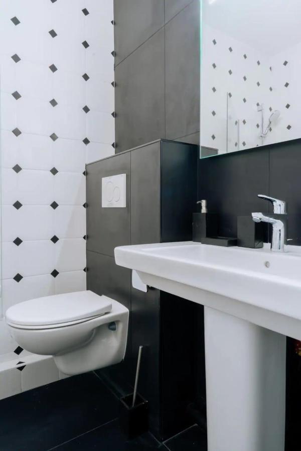 Apartment Stylish 2 Bedroom In