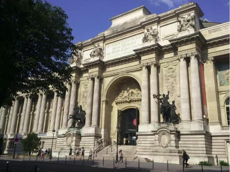 Apartment 26 Montaigne/place De L'alma : Beautiful 4p *