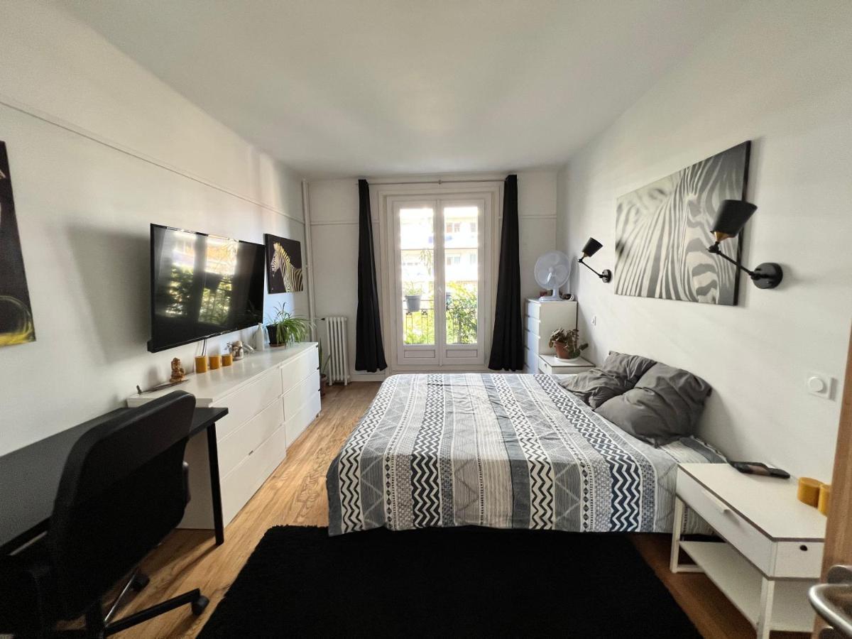 Grand F2 Vue Sur La Maison De Georges Brassens Paris