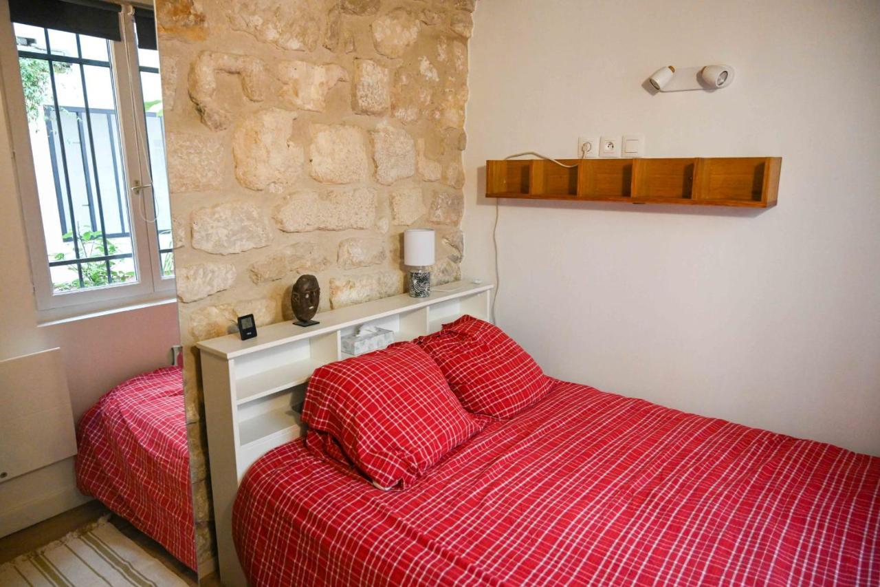 A Small Love Nest For 2 Near The Center Of Apartment