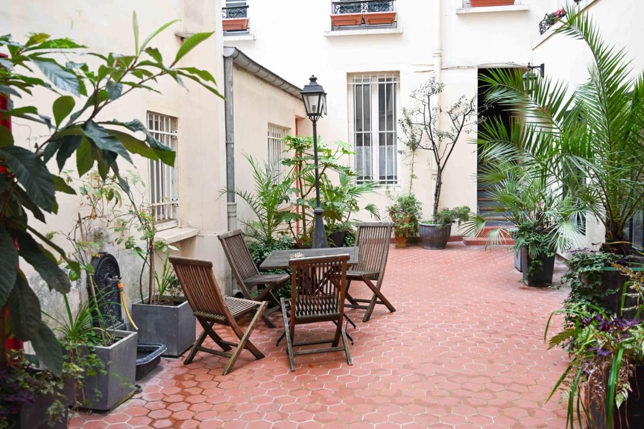 A Small Love Nest For 2 Near The Center Of Apartment Paris