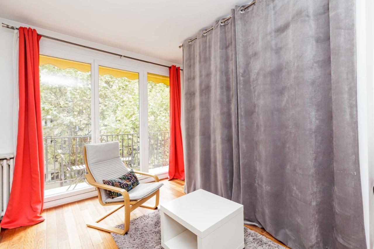 Apartment A Cosy Nest With A Balcony Near The Seine Paris