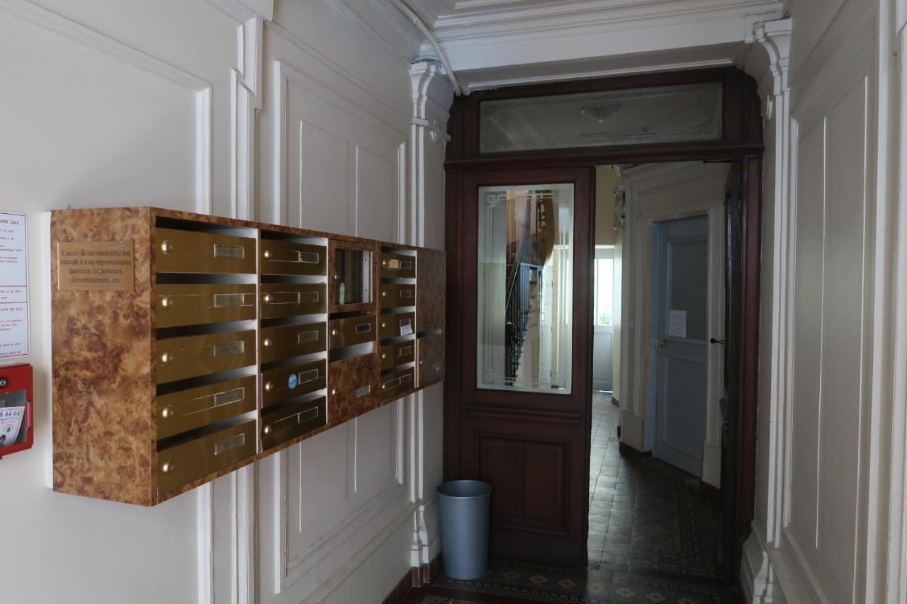 Parisian Cozy Studio: Batignolles Charm Near Landmarks * Paris
