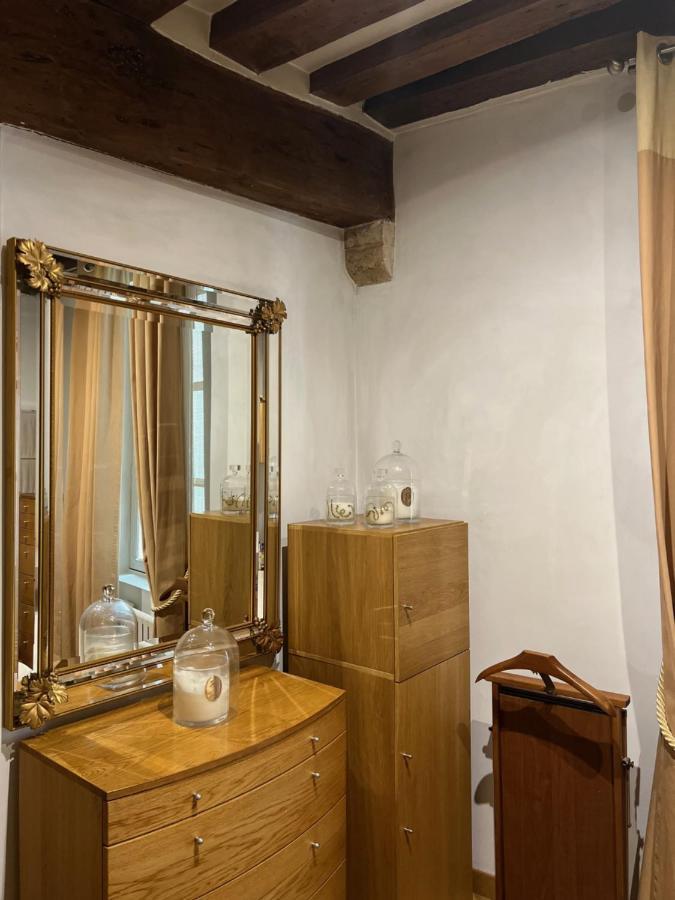 Quartier Montorgueil, Voie Pietonne, Dans Un Immeuble Du Xveme Apartment Paris