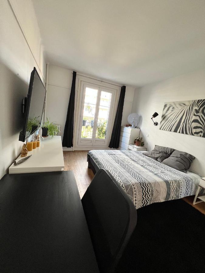 Grand F2 Vue Sur La Maison De Georges Brassens Paris