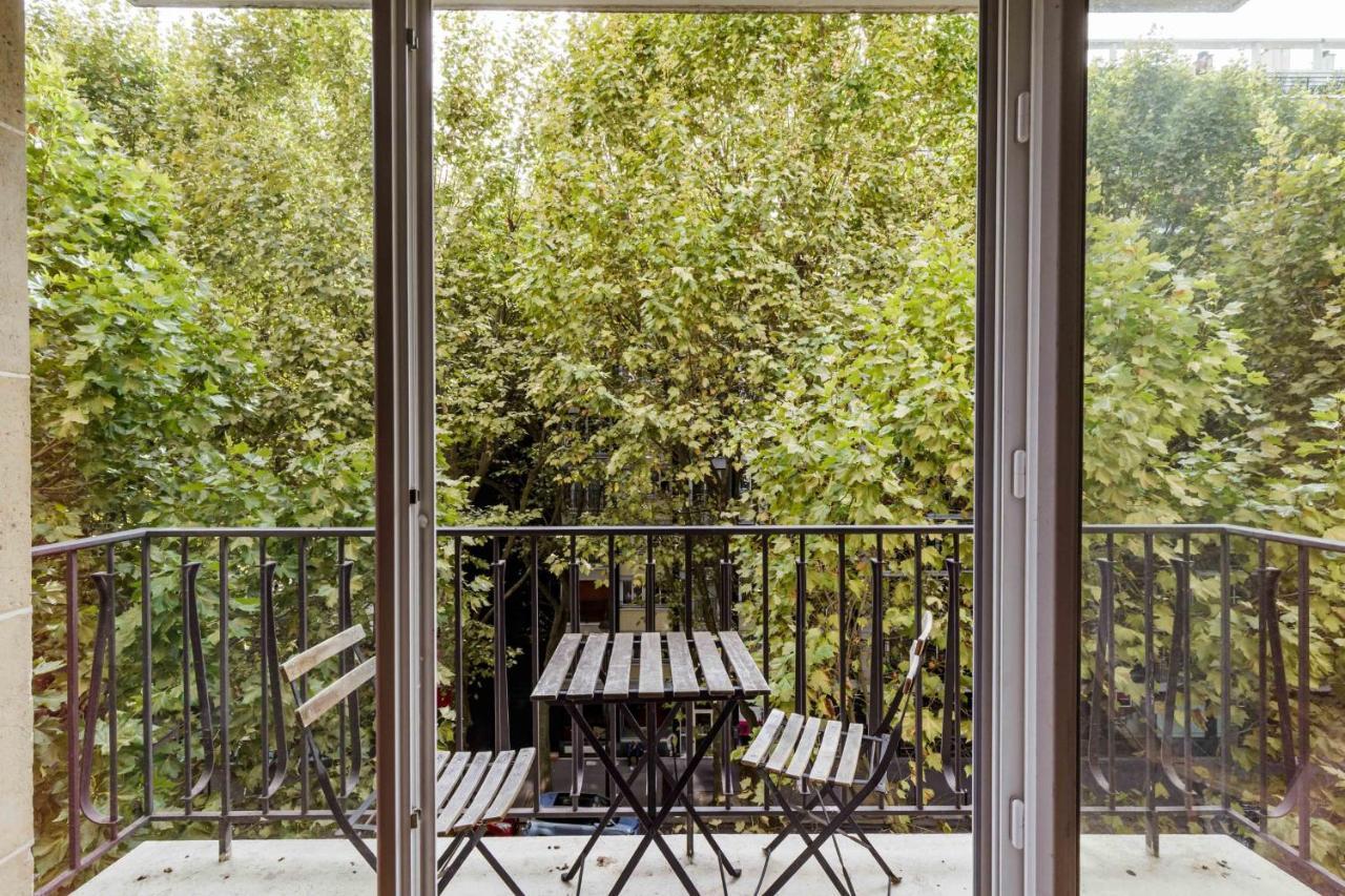 A Cosy Nest With A Balcony Near The Seine